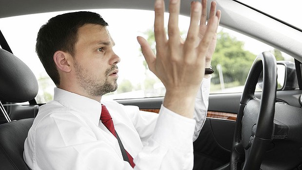 angry-driving-man_729-620x349