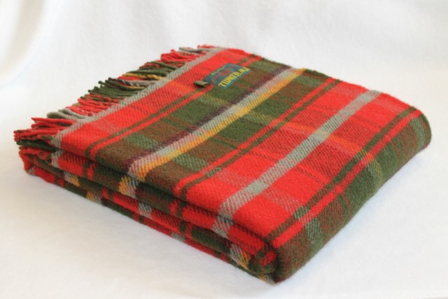 Dark-Maple-tartan-picnic-blanket-Pure-new-wool-Tweedmill_700_600_43R2Z