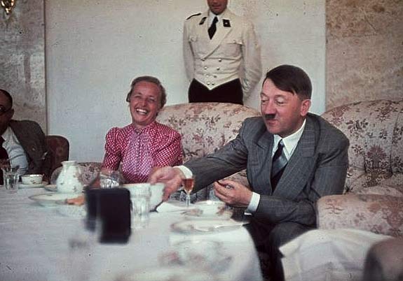 диктатори - Хитлер