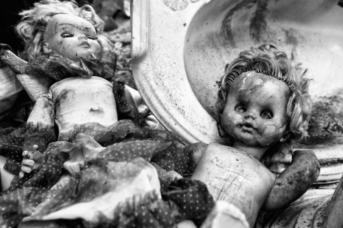 Душите на куклите - снимки на Фабиен Ролан.