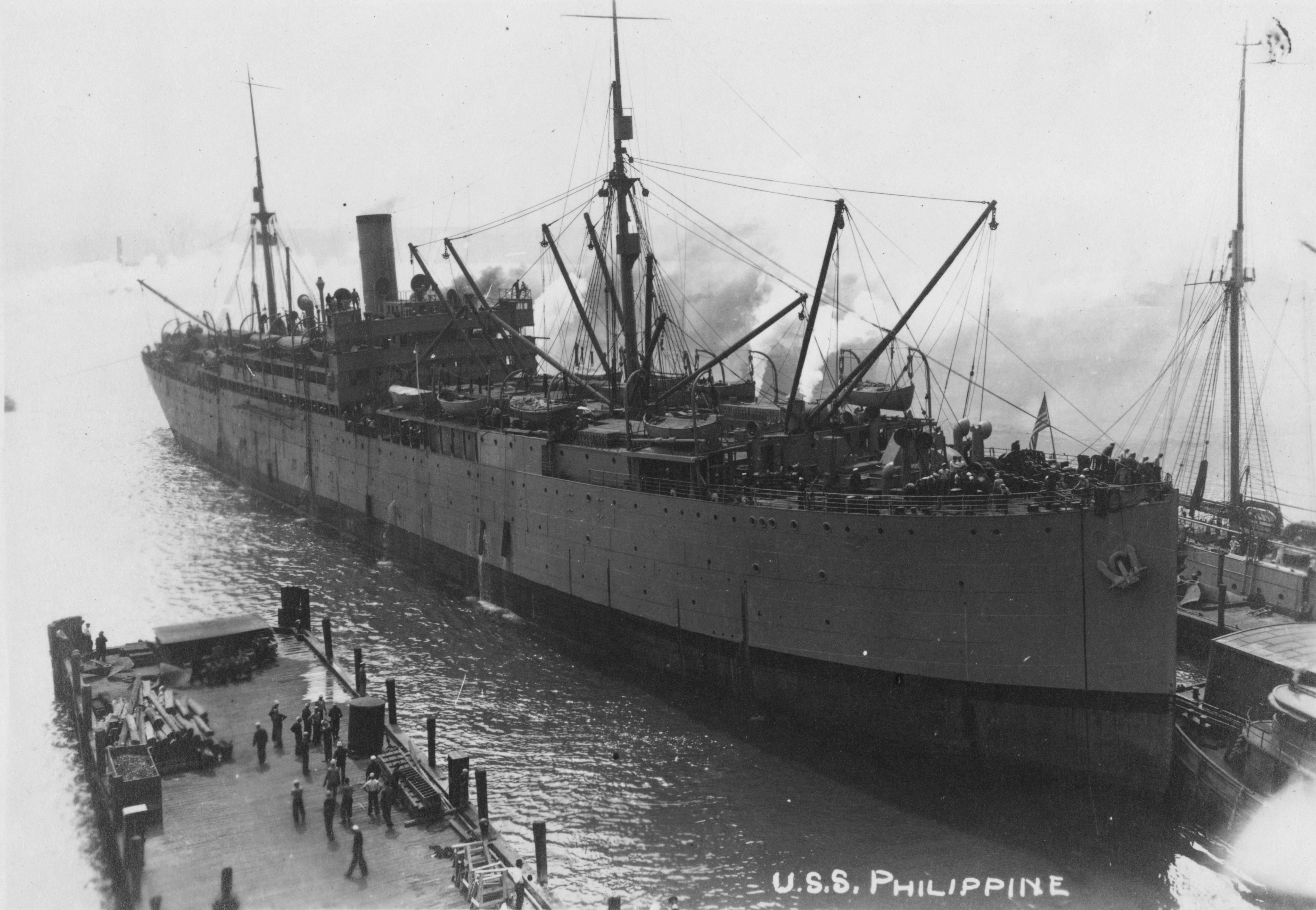 USS_Philippines_(ID-1677)