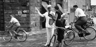 007-ruth-orkin-theredlist