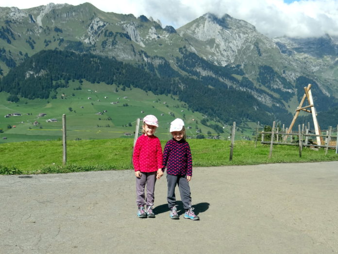 деца в Швейцария