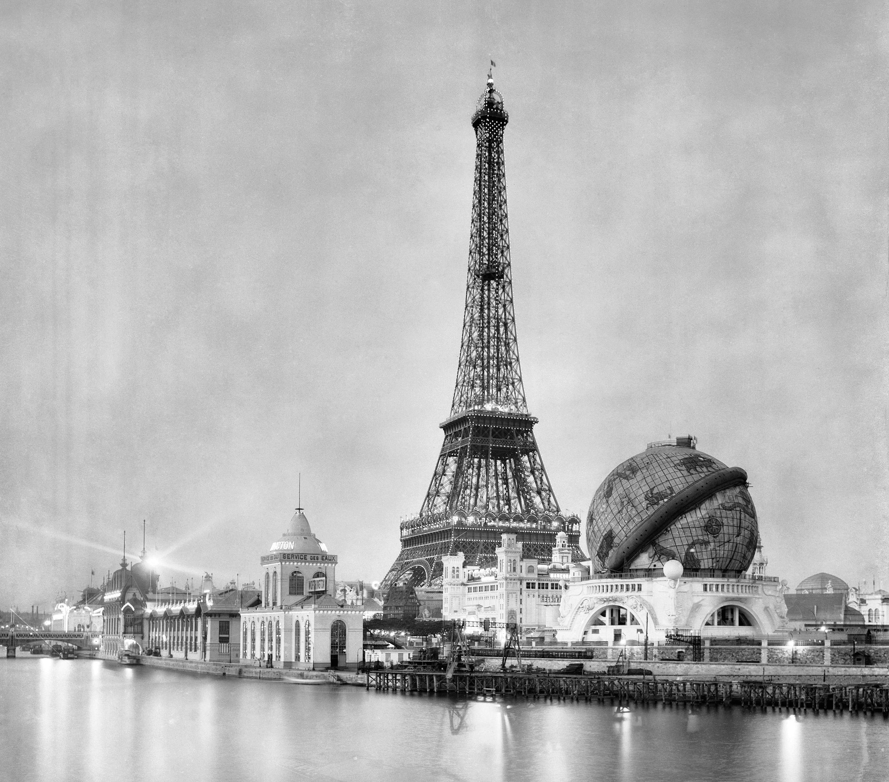 Франция 1800. Париж 19 век Эйфелева башня. Эйфелева башня 20 век. Эйфелева башня в Париже 1889 год. Франция 20 век Эйфелева башня.