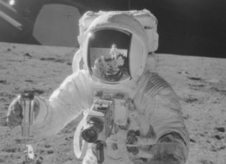 Кацането на Луната: 15 хил. невиждани фотографии кацането на Луната