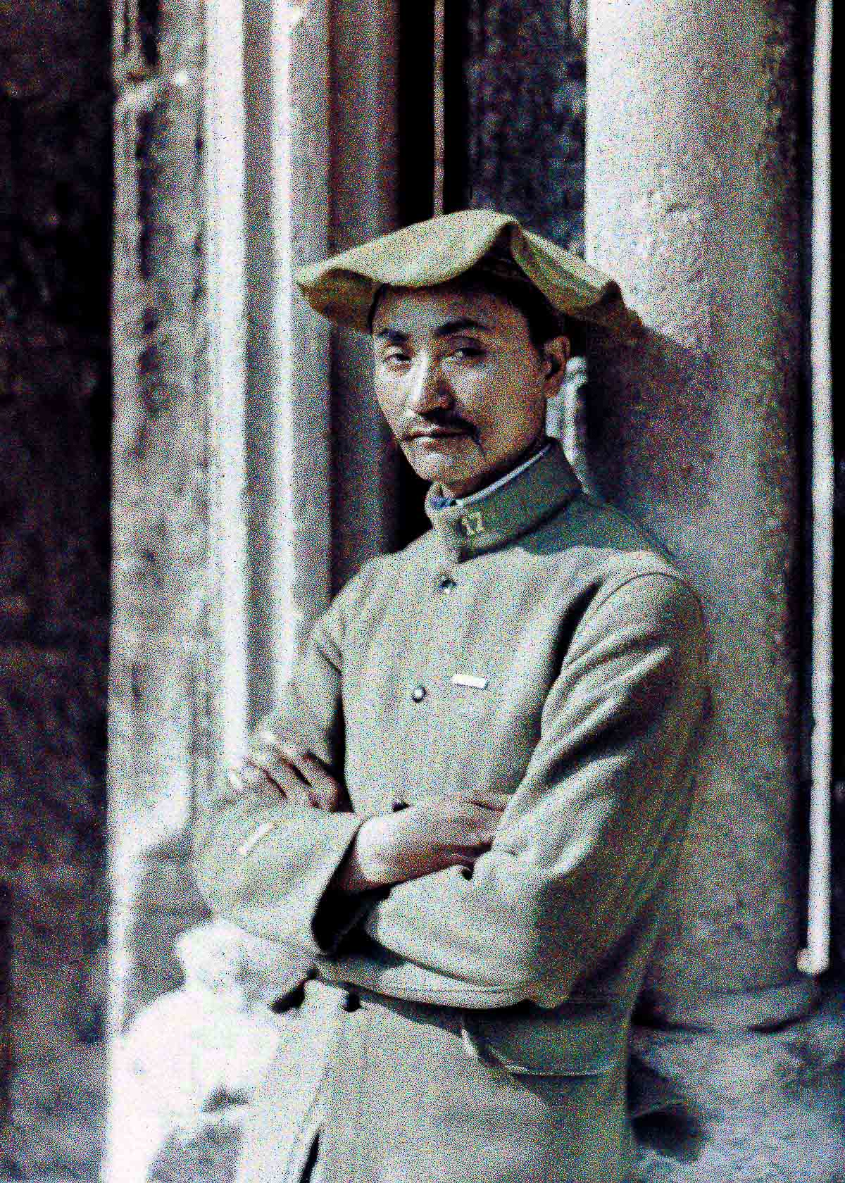 Worker from Indochina on the Western Front. 1917. Color photo (Autochrome Lumière) by Fernand Cuville (1887-1927). Soissons was taken over by German troops twice during World War I and was heavily damaged by artillery fire. Soissons, Aisne, France. (Photo by Galerie Bilderwelt/Getty Images)