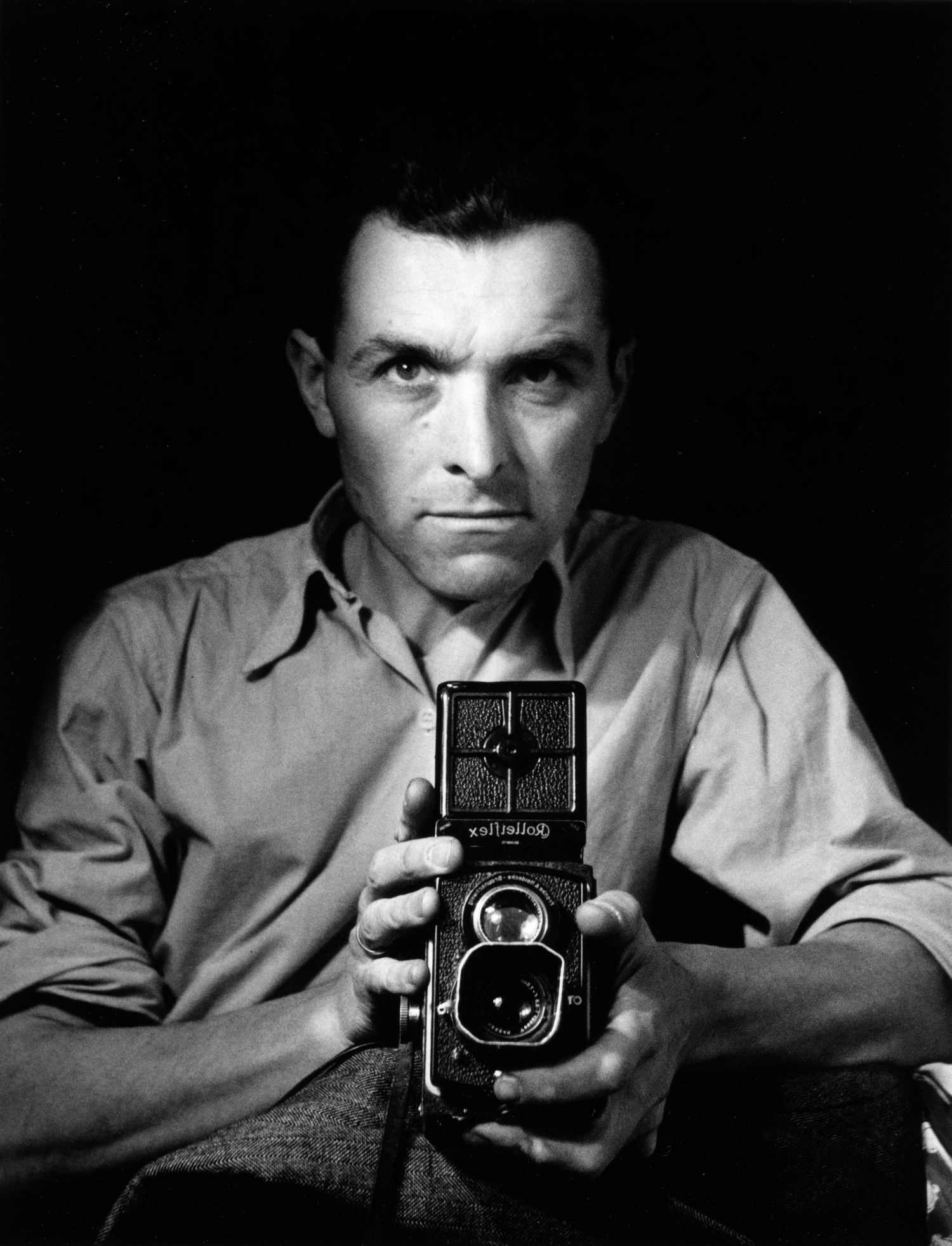 robert-doisneau-autoportrait-au-rolleiflex-1947-©-atelier-robert-doisneau