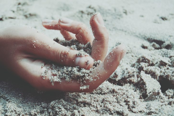 hand-sand
