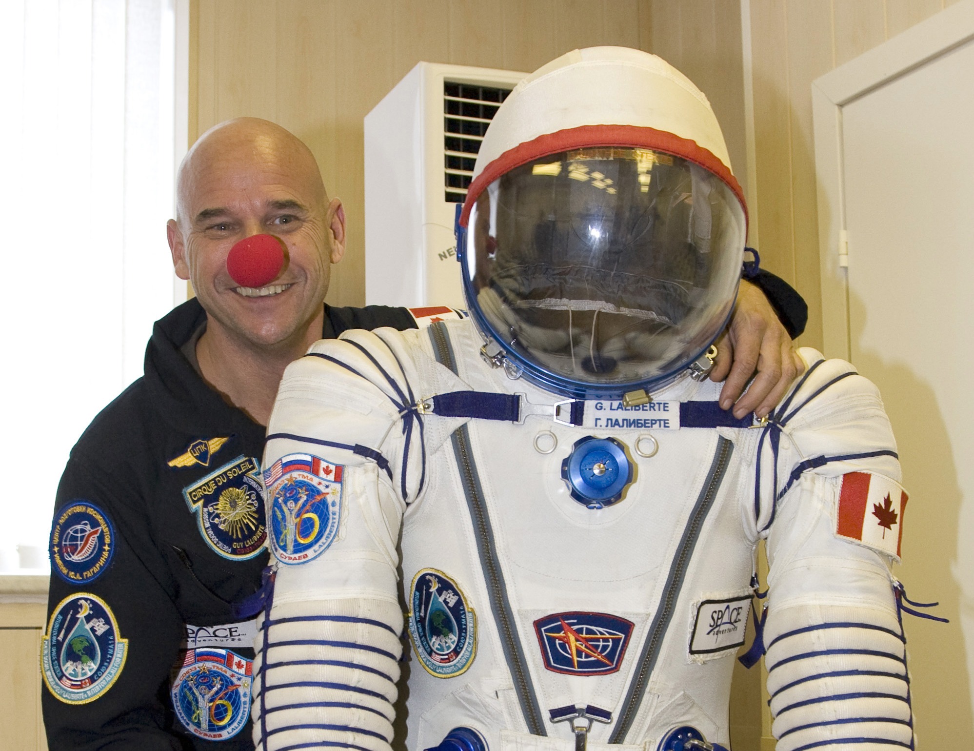 Canadian billionaire Guy Laliberte holds his space suit inflated under pressure at Baikonur cosmodrome, September 18, 2009. Laliberte, U.S. astronaut Jeffrey Williams and Russian cosmonaut Maxim Surayev are due to fly to the International Space Station from Baikonur cosmodrome on board the Soyuz TMA-16 rocket on September 30, 2009. REUTERS/Sergei Remezov (KAZAKHSTAN SCI TECH POLITICS)