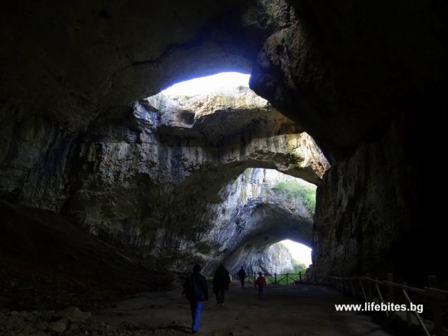 Деветашката пещера