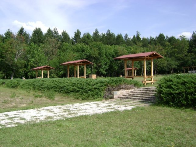 Едно от най-известните места за отдих и разходки във Вършец е Иванчова поляна