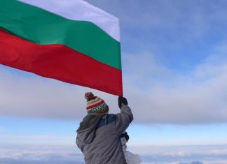 Защо България винаги е на два отбора България на два отбора