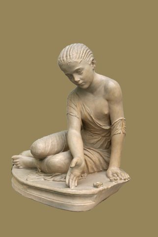 Римска статуя на момиче, играещо на Ашици. Снимка: Уикипедия