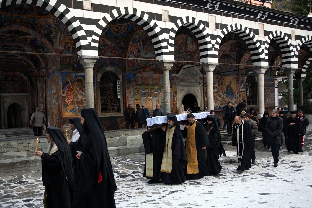 BULGARIA. Burial of a monk named Archimandrite Leonide Rilski, Rila monastery, December 2006.