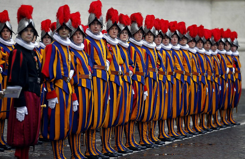 https://www.lifebites.bg/wp-content/uploads/2017/01/swiss-guard-army.jpg