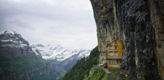 Хижа в Алпите, Швейцария.