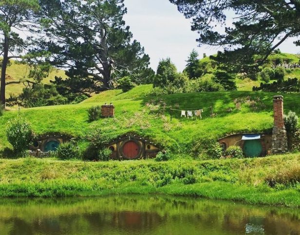 hobbiton-movie-set-736x600 (3)