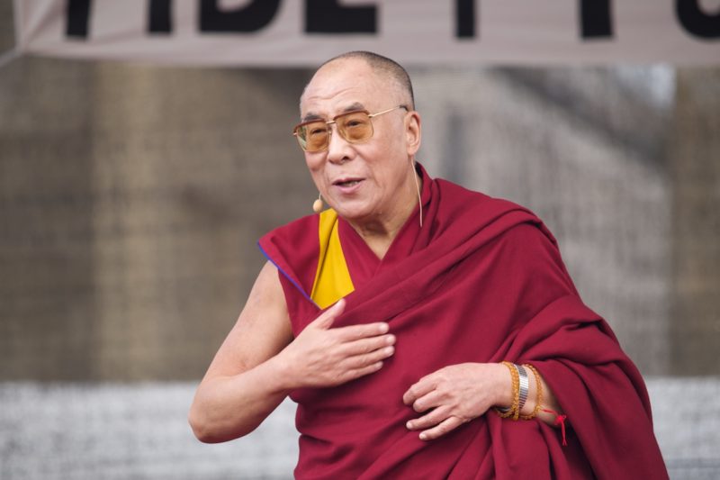 Далай Лама Тензин Гяцо: Роден с отворени очи | Lifebites.bg