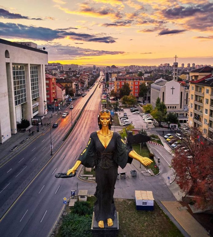 Статуята на София от птичи поглед