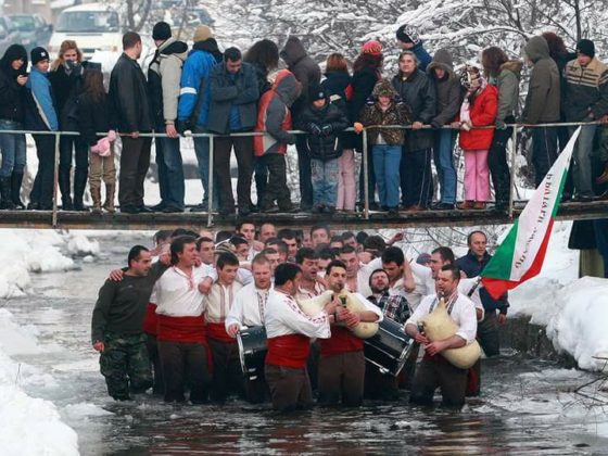 Леденото хоро в Калофер