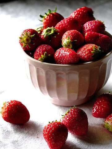 Ягодова ваканция: Едно лято, което започва с купичка пълна с ягоди. Снимка: chotda on Foter.com / CC BY-NC-ND