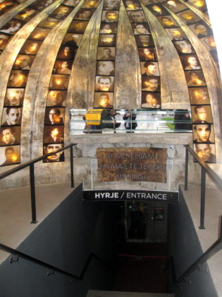 Бункер-музей в центъра на Тирана отвътре