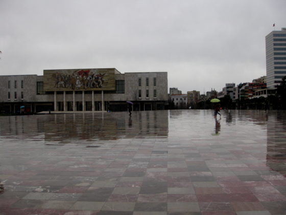 Площад Скендербег в Тирана