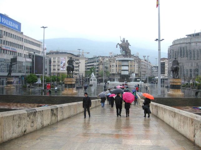 Изглед към центъра от стария мост - Скопие