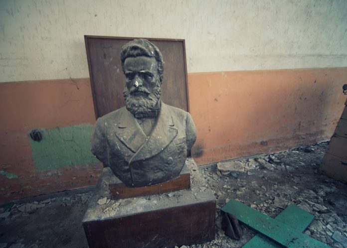 изоставените училища